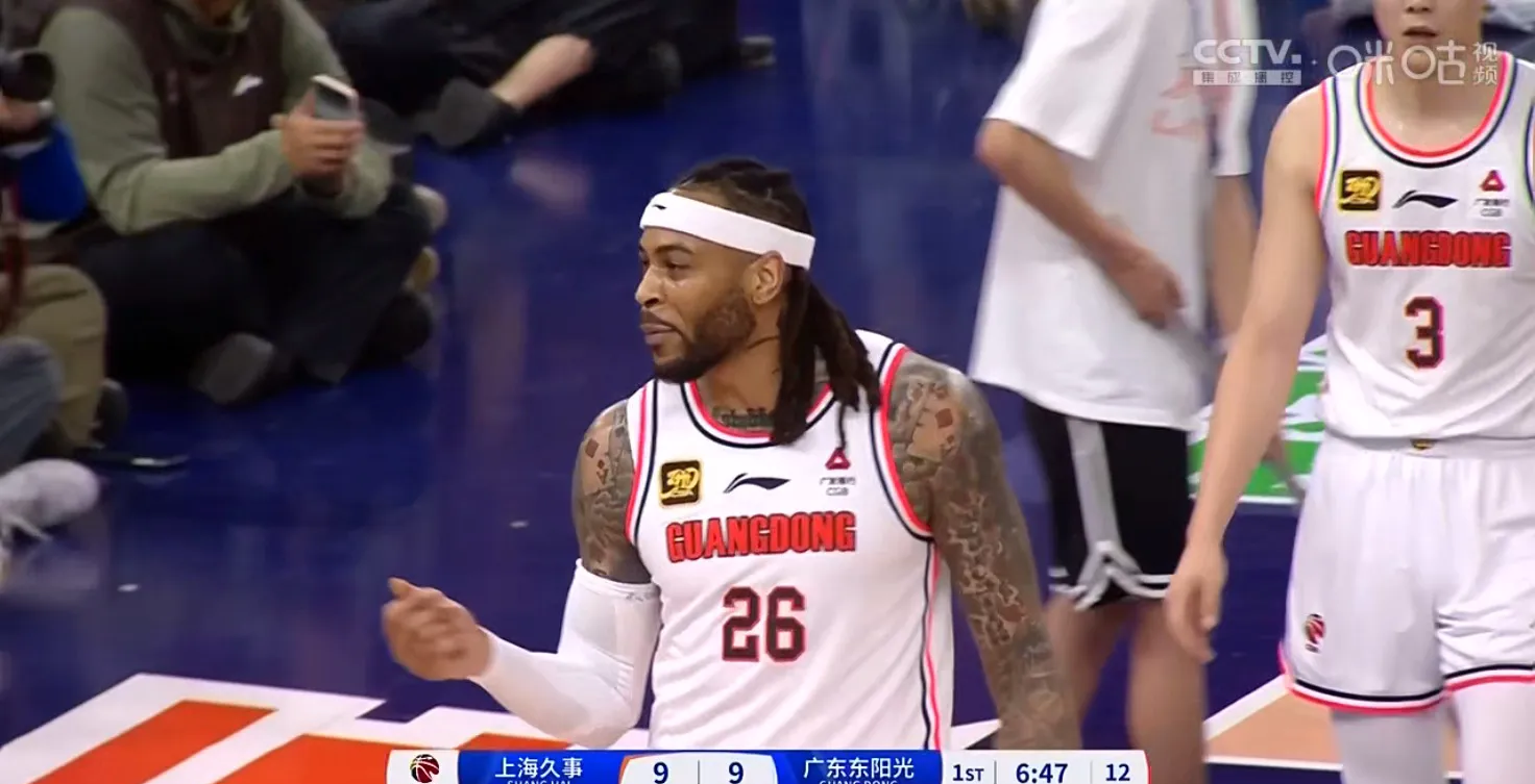 爱游戏全站-犹他爵士训练开放日,窗口期手感冰凉引观众欢呼,NBA季后赛在即,纪律约束更严格的简单介绍