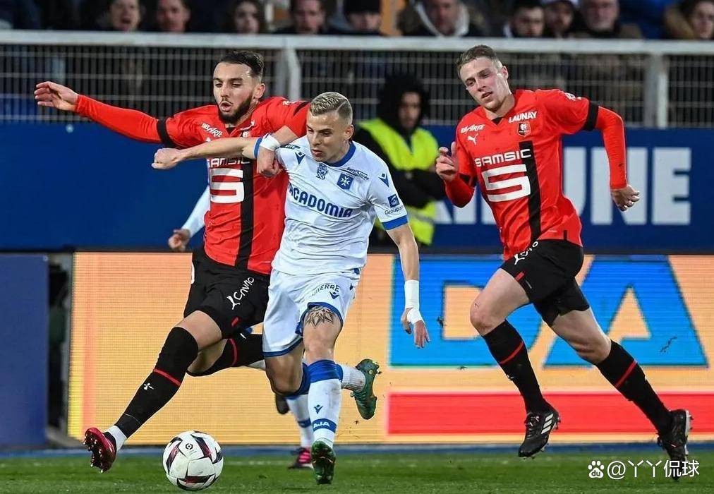 今夜法甲焦点战,波尔图单刀错失,压力陡增,临场指挥获称赞(波尔图对法伦斯比分预测) 今夜法甲焦点战,波尔图单刀错失,压力陡增,临场指挥获称赞(波尔图对法伦斯比分预测)