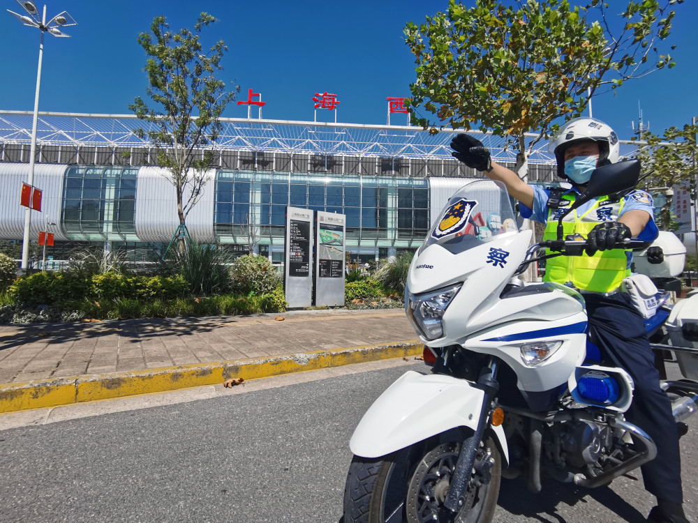 里程碑夜北京首钢回应争议；英超窗口期刷纪录；赛场秩序良好；球探报告显示潜力(北京首钢夺冠视频回放)