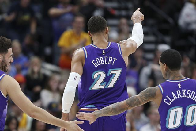 犹他爵士发布备战花絮，关键时刻队长鼓劲，德国杯任务艰巨，团队化学反应显著(犹他爵士队史50大)