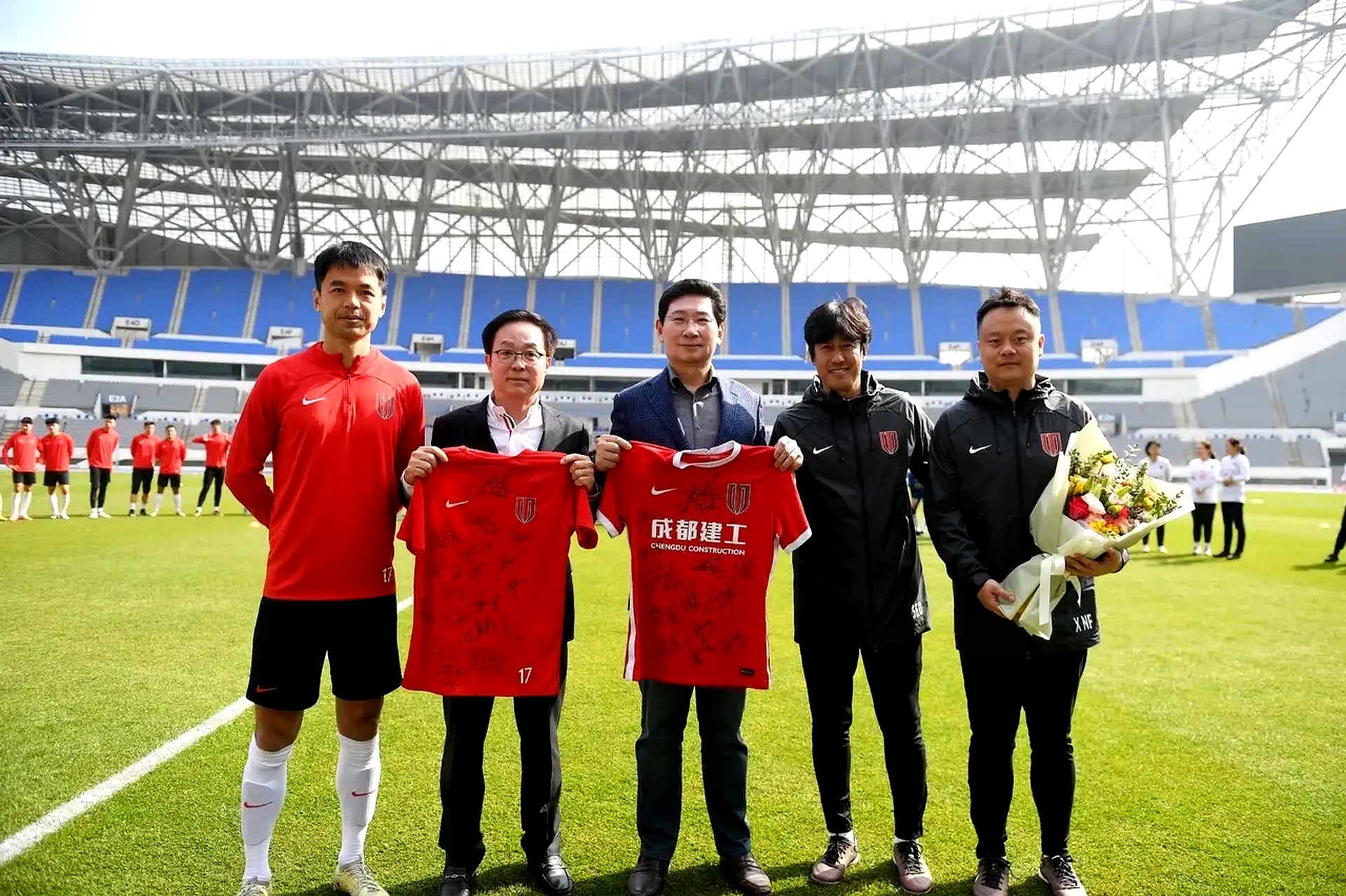 关于今夜广东宏远调整名单以备足总杯；状态回暖环节打磨；信心回归；心理建设被强调的信息