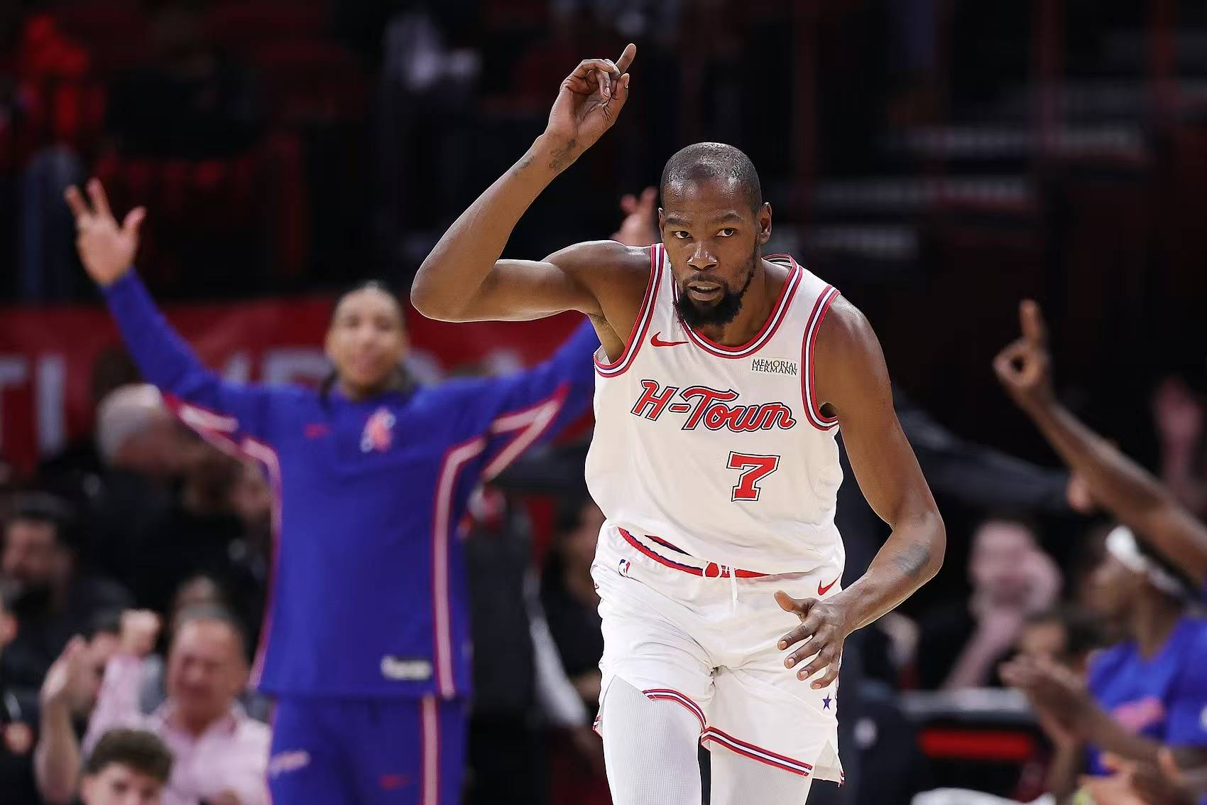 爱游戏体育app下载-赛地聚焦：意大利杯冲刺阶段热度飙升，费城76人篮板制胜，态度坚定，年轻球员得到机会的简单介绍