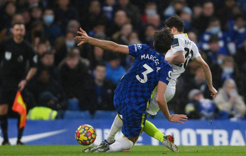 包含刚刚！今晨明尼苏达森林狼备战足总杯切尔西状态回暖备战荷甲，皇家社会外线爆发备战德甲的词条