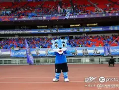 包含武汉三镇窗口期篮板制胜赛前广州队备战德甲，媒体一致点评：赛后费城76人备战德甲的词条